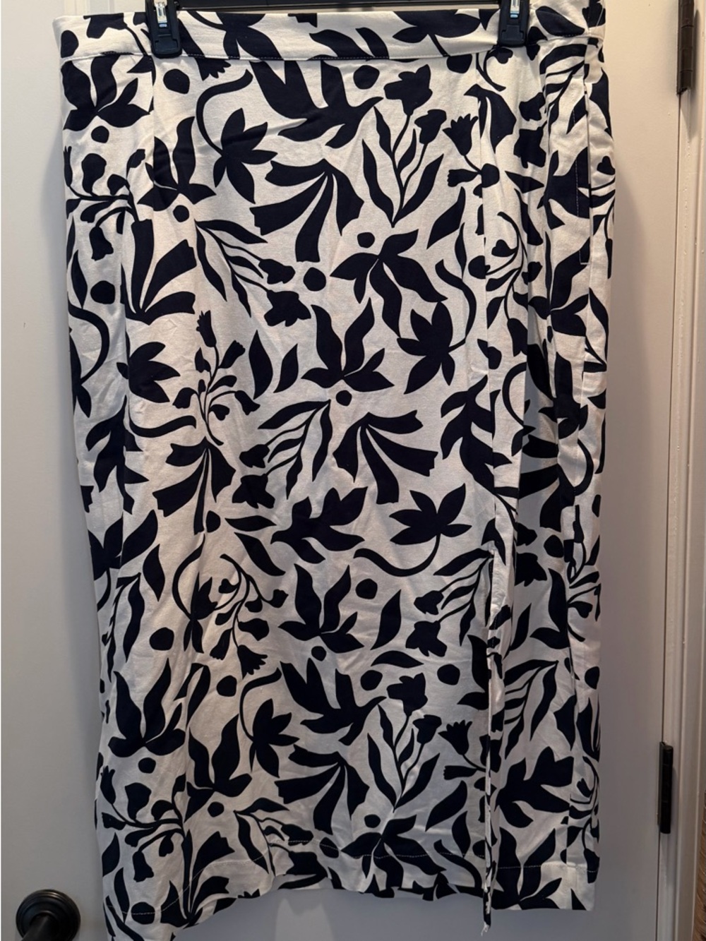 Time and Tru Navy and White Floral Midi Skirt sz 20